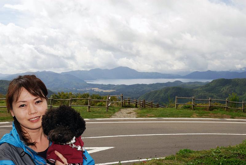 DSC_1983.jpg - アルパこまくさ前にてhttp://www.city.semboku.akita.jp/sightseeing/spot/03_alpakomakusa.html