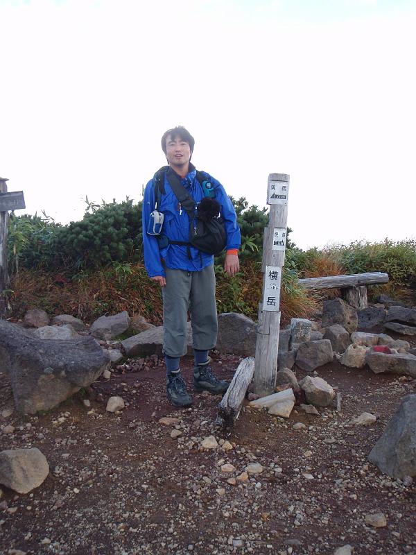 PA070342.JPG - 秋田駒ケ岳登山道シャクナゲコース 横岳にて